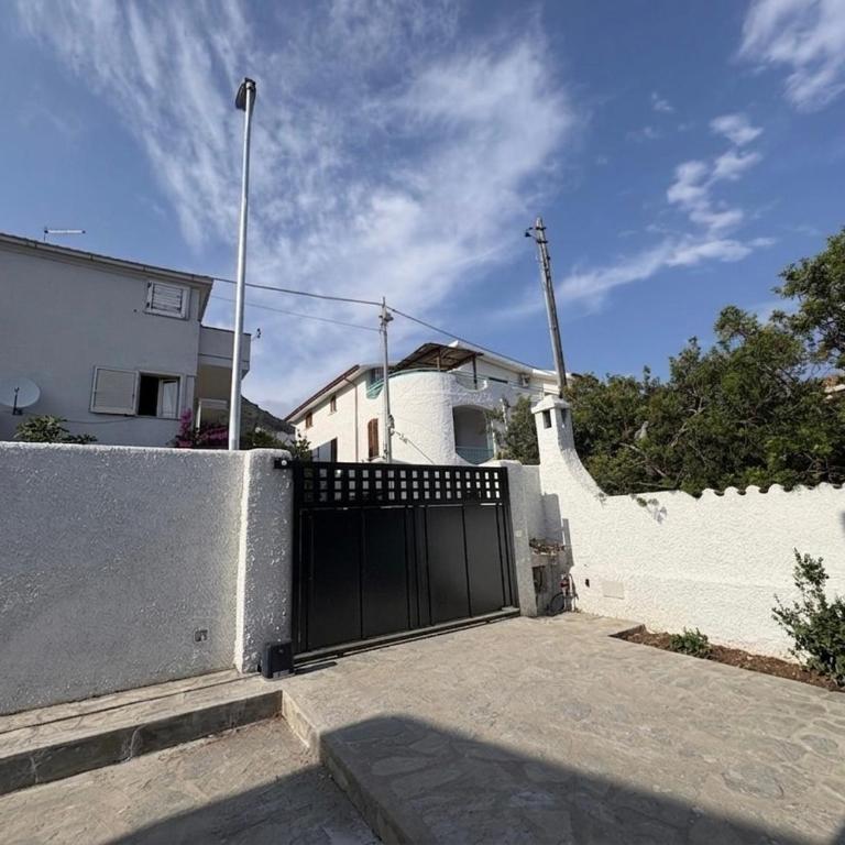 Il Giardino dei Lecci - Appartamento con 2 Camere da Letto, Terrazza e Vista Mare - 10