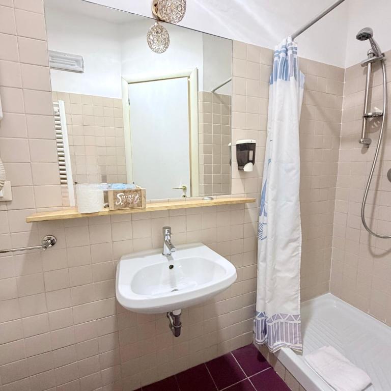 Booking House Rome - Camera Deluxe Matrimoniale/Doppia con Letti Singoli - 8