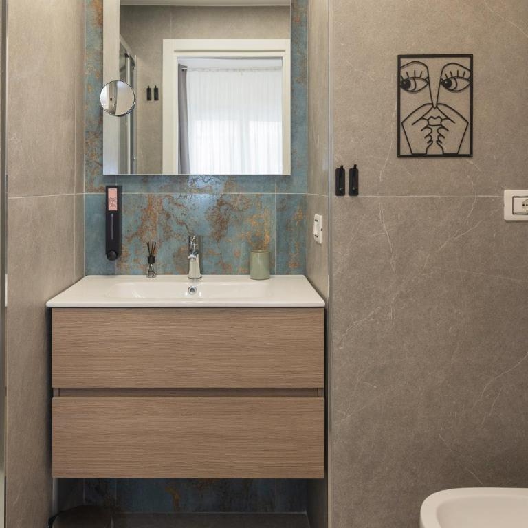 Echi di Napoli - Camera Deluxe - 10