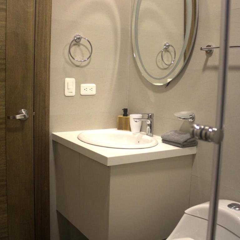 Prime Location Apartment 2 beds 2 baths Av Ordoñez Lasso - Two-Bedroom Apartment - 10