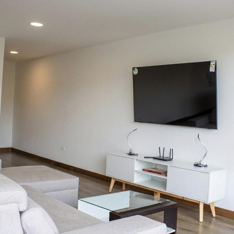 Prime Location Apartment 2 beds 2 baths Av Ordoñez Lasso - Two-Bedroom Apartment - 16