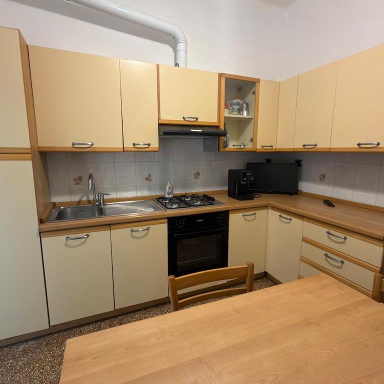 Gaslini Hospital Apartment with garden - Two-Bedroom Apartment - 2