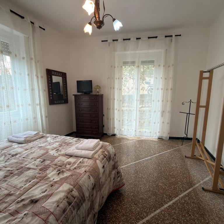 Gaslini Hospital Apartment with garden - Two-Bedroom Apartment - 3