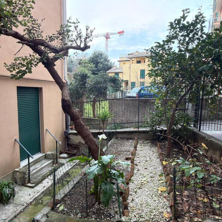 Gaslini Hospital Apartment with garden - Two-Bedroom Apartment - 8