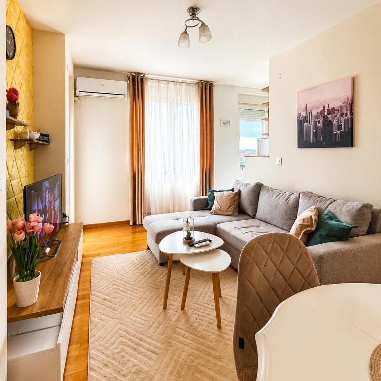Sky - One-Bedroom Apartment - 2