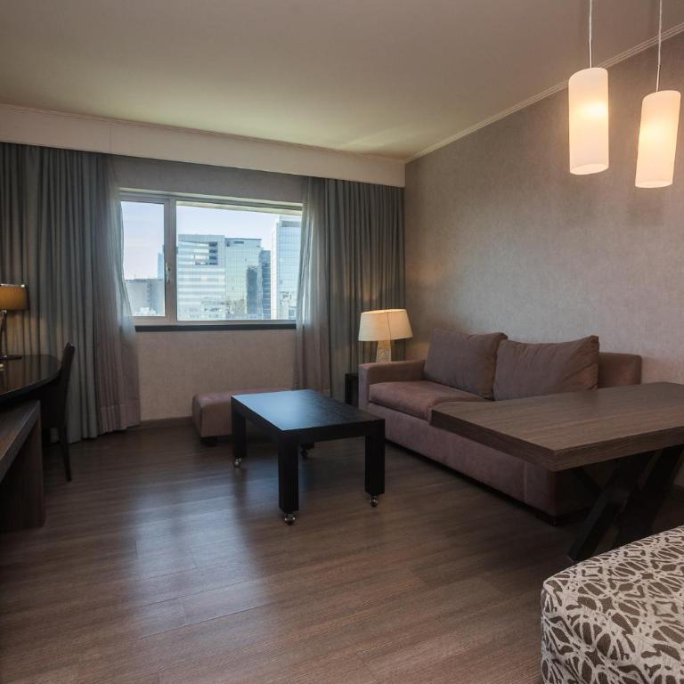 Mercure Santiago Centro - Junior Suite with One Queen Bed and Sofa Bed - 7