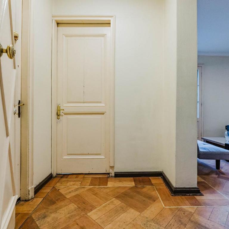 Departamento en Las Condes - Metro Escuela Militar - Four-Bedroom Apartment with Balcony - 40