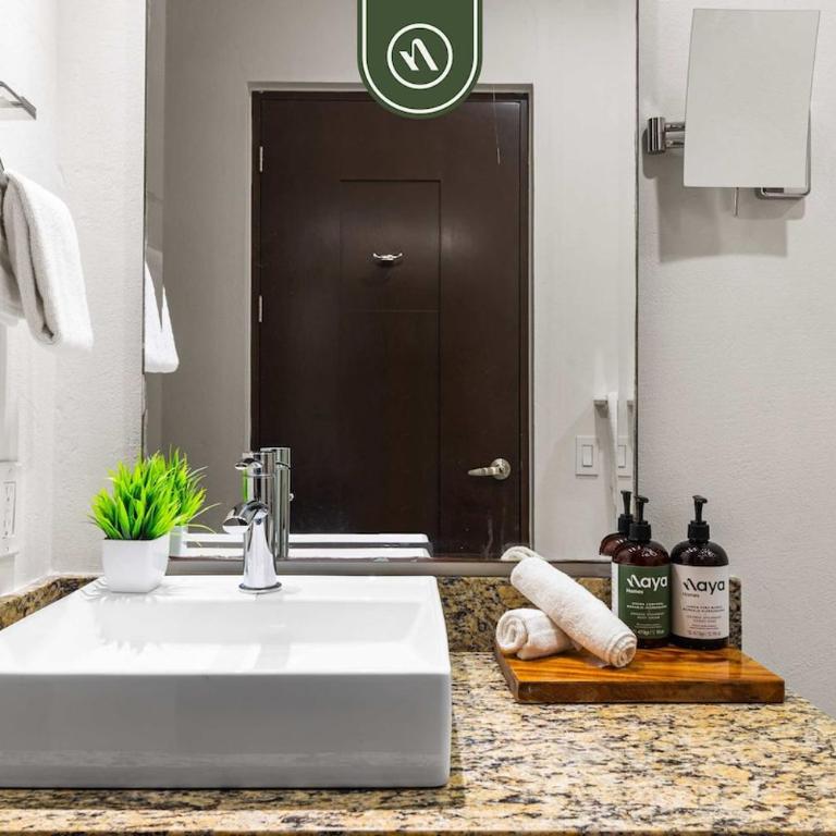 Centric 1 BR Condo with Gym – Amazing Rooftop Pool - Casa - 6