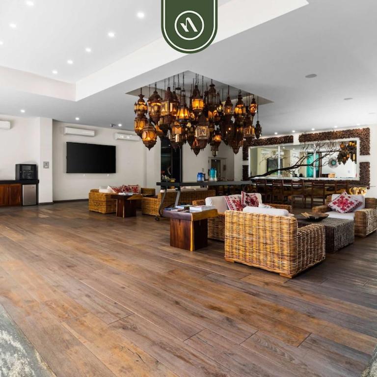 Centric 1 BR Condo with Gym – Amazing Rooftop Pool - Casa - 10