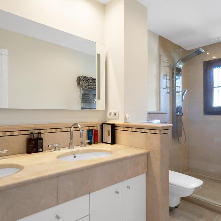 Lujoso y moderno adosado en Nagueles Marbella - Montepiedras 23 - Three-Bedroom Vacation Home - 35