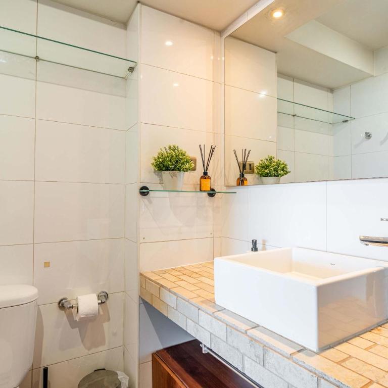 HOM I Pasos del Metro I Las Condes I AC I Parking 0226 - Apartment - 50