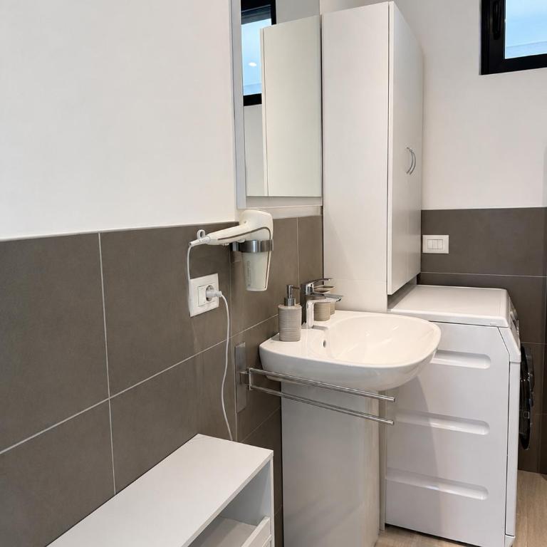 Casa Schöni - Exklusive Ferienwohnung mit Poolblick in Lazise - Appartamento con 2 Camere da Letto - 14