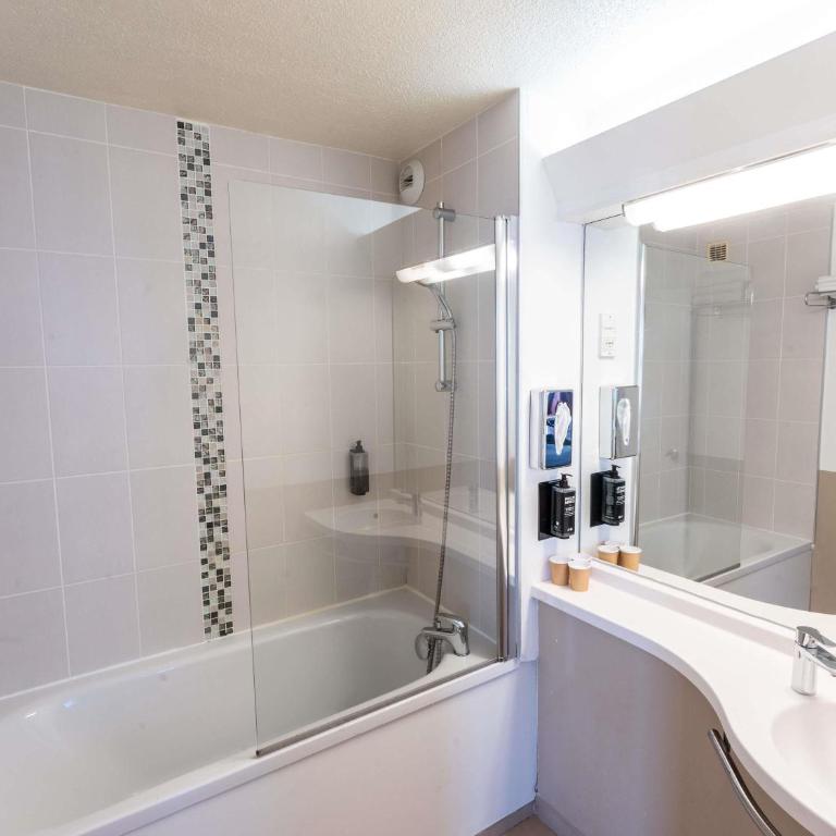 ibis Styles Angers Centre Gare - Chambre Standard avec 3 Lits Simples - 4