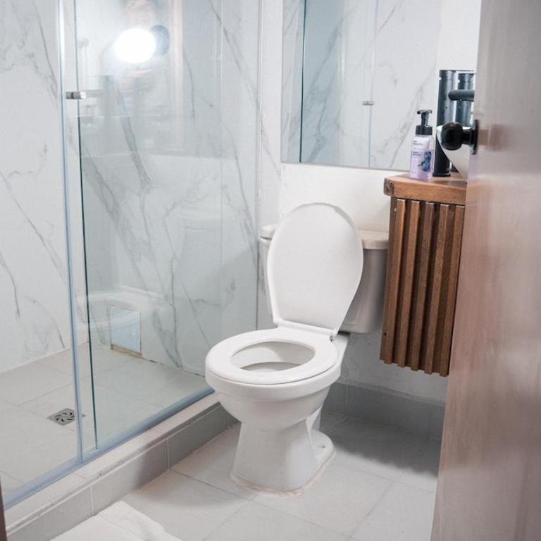 Close to Downtown Executive Suite in Manga with Jacuzzi - One-Bedroom Apartment - 9
