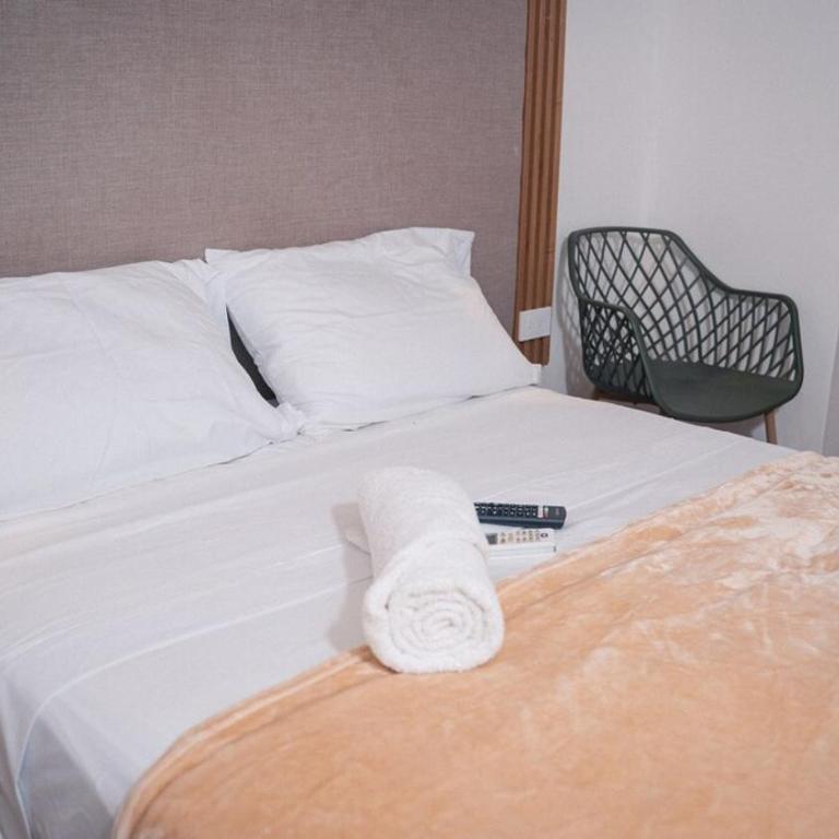 Close to Downtown Executive Suite in Manga with Jacuzzi - One-Bedroom Apartment - 10