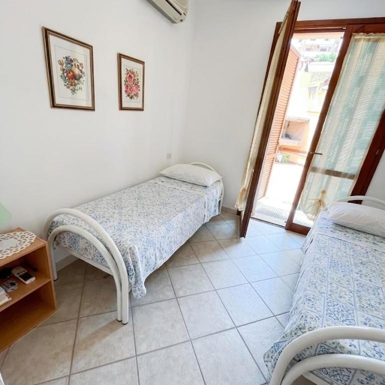 Casa al piano terra con 2 camere da letto, parcheggio privato e piscina condominiale - Two-Bedroom House - 5