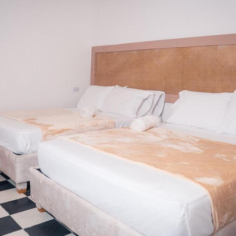 Close to Downtown Double Room with Jacuzzi - Two-Bedroom Apartment - 9