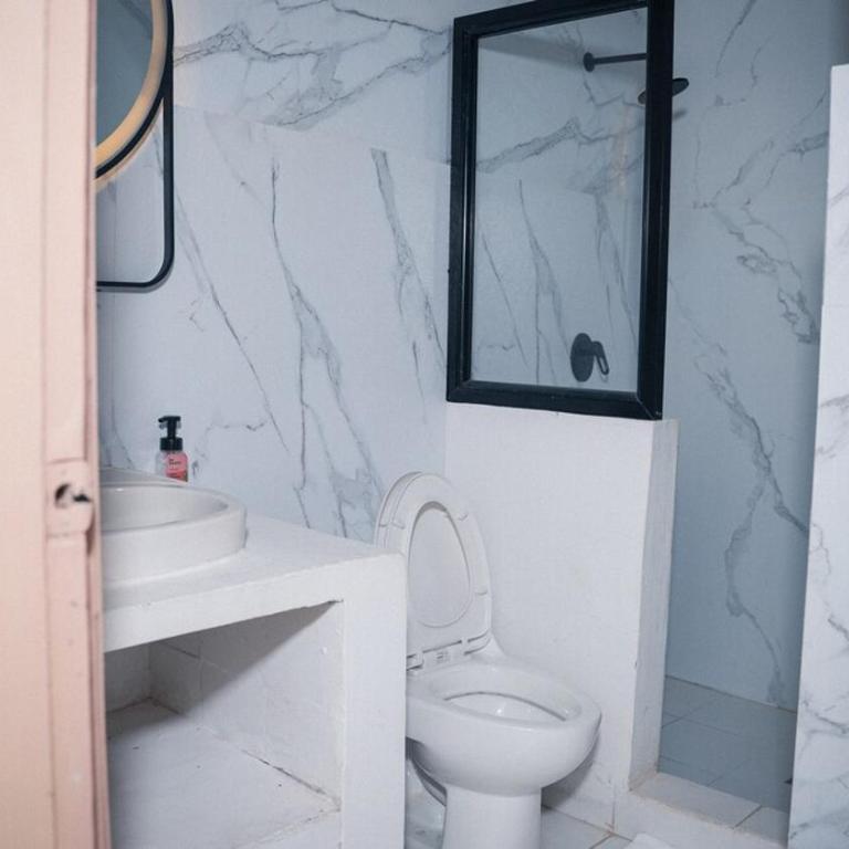 Close to Downtown Double Room with Jacuzzi - Two-Bedroom Apartment - 15