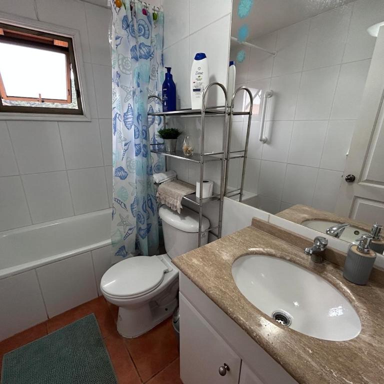 Casa con piscina en condominio a pasos de la playa - Four-Bedroom House - 12