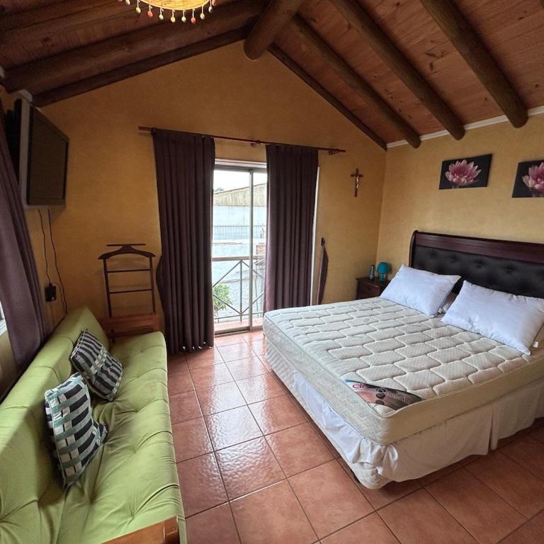 Casa con piscina en condominio a pasos de la playa - Four-Bedroom House - 13