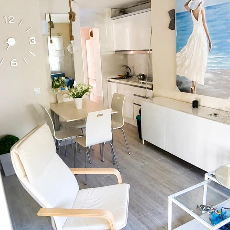 Casita con porche y jardín a 30 m de la playa - One-Bedroom House - 1