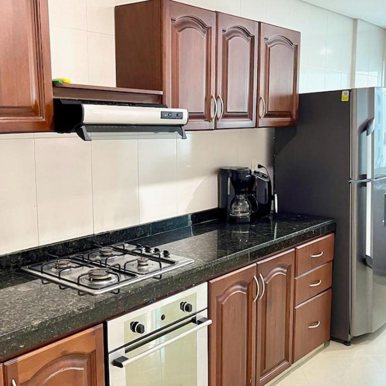 Hermoso apartamento cerca al mar - Three-Bedroom Apartment - 16