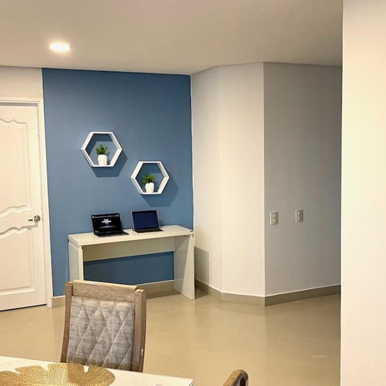 Hermoso apartamento cerca al mar - Three-Bedroom Apartment - 21