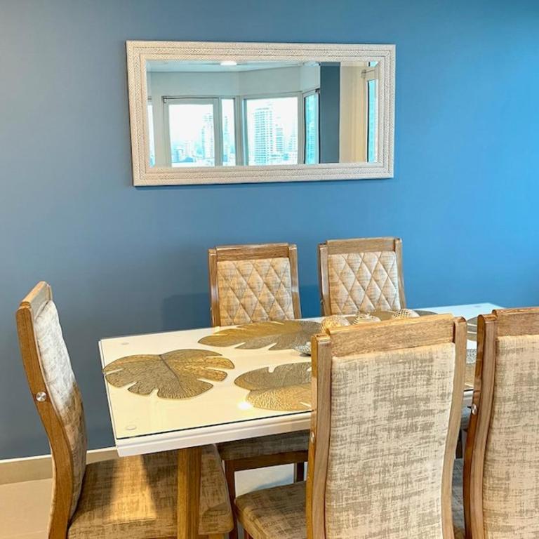 Hermoso apartamento cerca al mar - Three-Bedroom Apartment - 43
