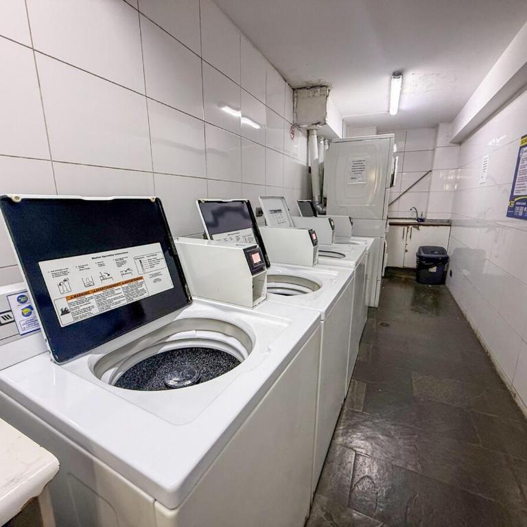 Great location with a pool - Two-Bedroom Apartment - 15