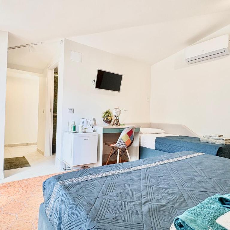 L'Oasi Felice - Triple Room with Bathroom - 11