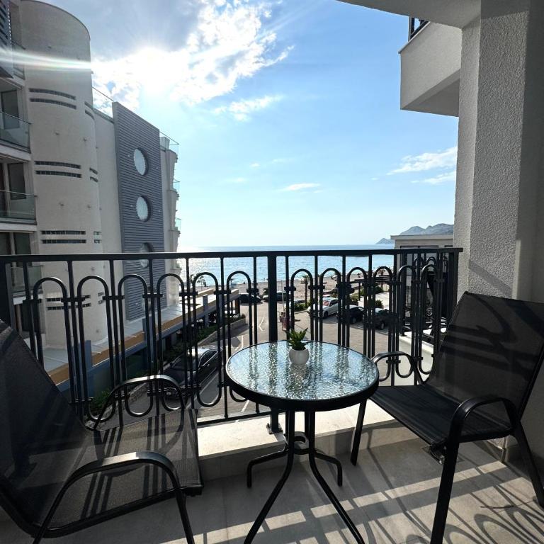 Prestige Apartments - One-Bedroom Apartment - 2