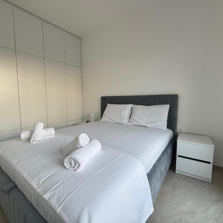 Prestige Apartments - One-Bedroom Apartment - 3