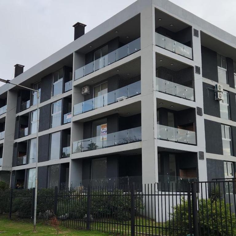 Amplio departamento en Complejo Nautico Tifon Baigorria - Apartamento de 1 dormitorio - 11