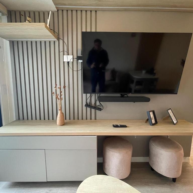 Artline Apartments by Vibrant - Two-Bedroom Apartment with Balcony - 21
