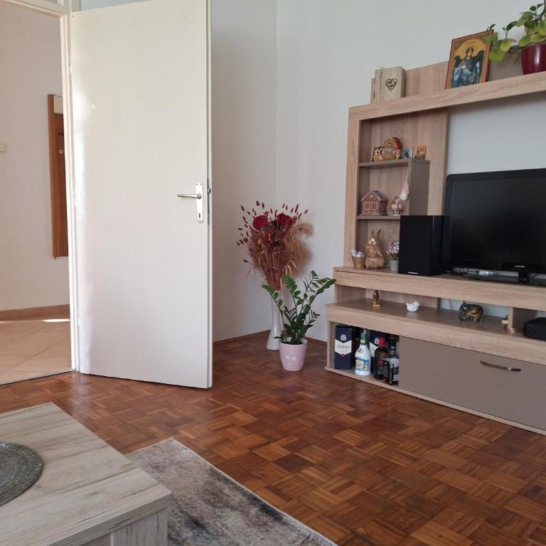Lela 2 - Apartman sa 1 Spavaćom Sobom - 2