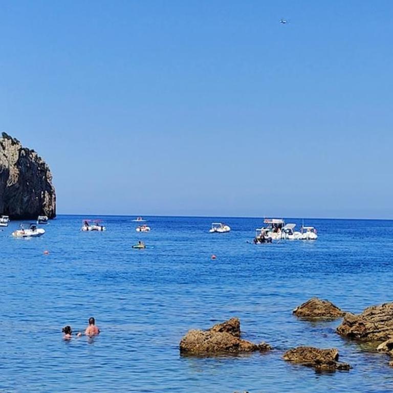 SEASIDE VILLA - Heated Pool with Whirlpool, Lush Garden, WI-FI, near the Beach - Villa con Vista Mare - 11