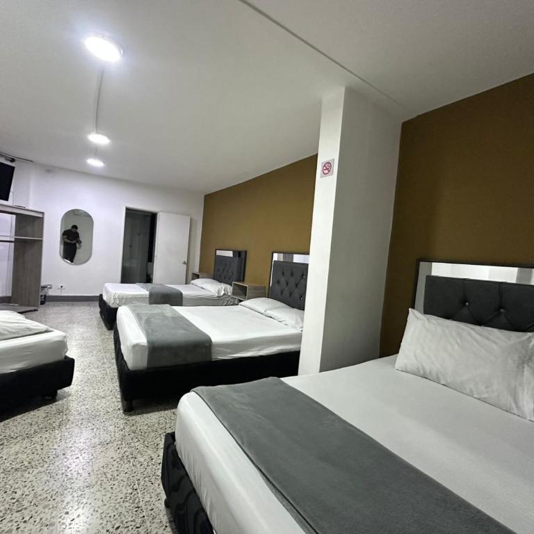 hotel guayacanes central - Deluxe Quadruple Room - 3