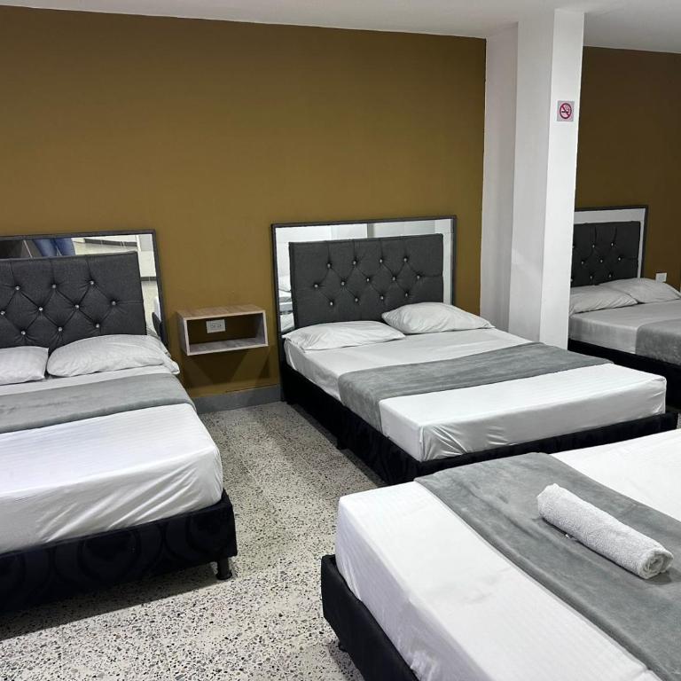 hotel guayacanes central - Deluxe Quadruple Room - 5