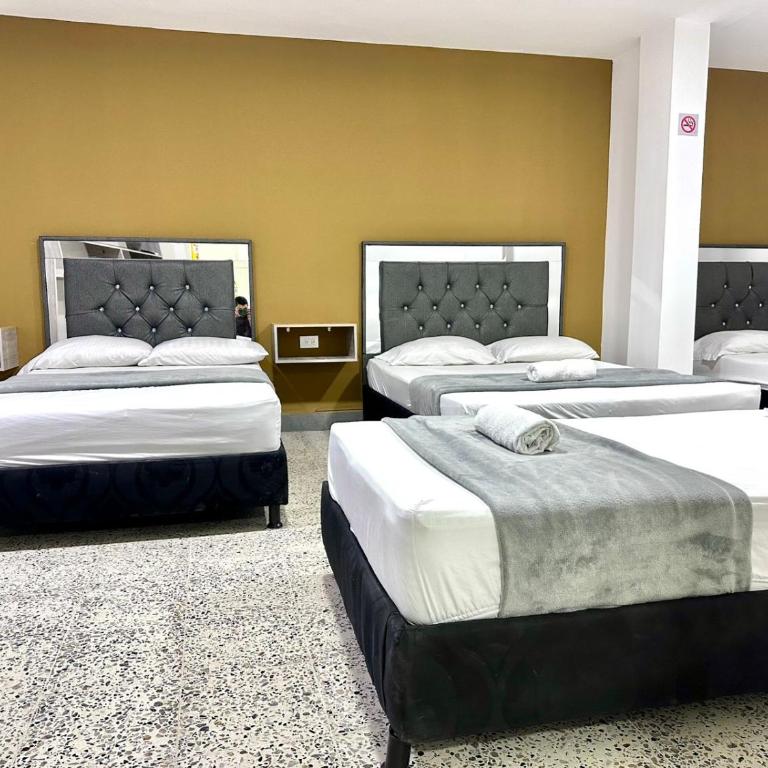 hotel guayacanes central - Deluxe Quadruple Room - 1