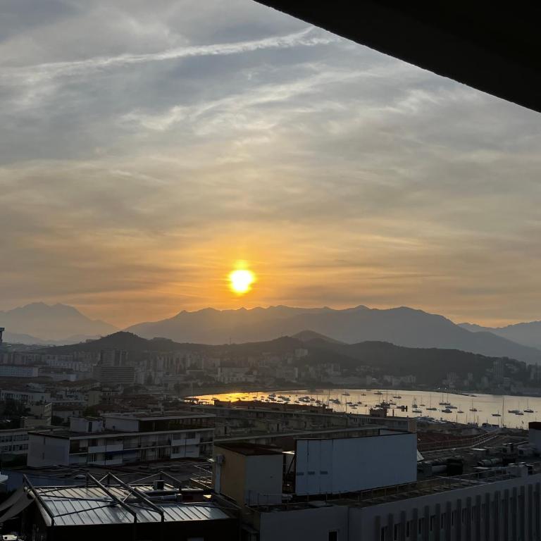 Très bel appartement avec terrasse de 87m2 avec une superbe vue panoramique sur la baie d Ajaccio - Apartment mit 2 Schlafzimmern - 2