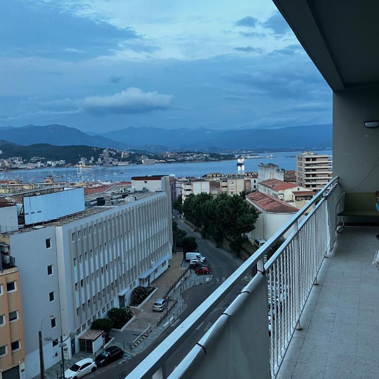 Très bel appartement avec terrasse de 87m2 avec une superbe vue panoramique sur la baie d Ajaccio - Apartment mit 2 Schlafzimmern - 4