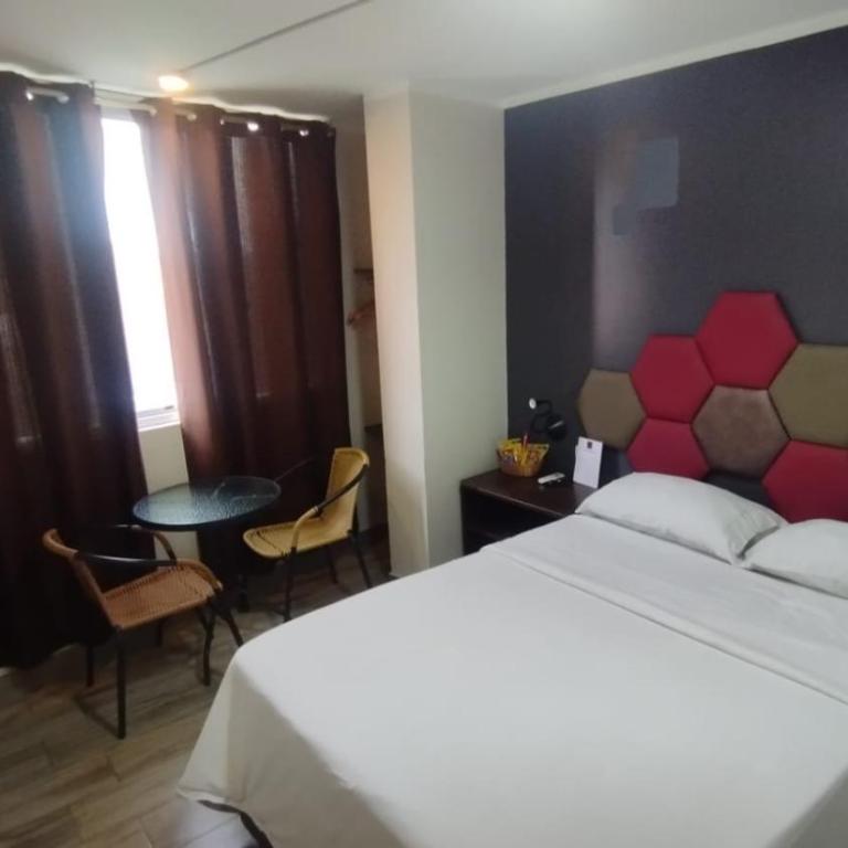 Hospedaje Diamantes - Habitación Doble con baño privado - 1