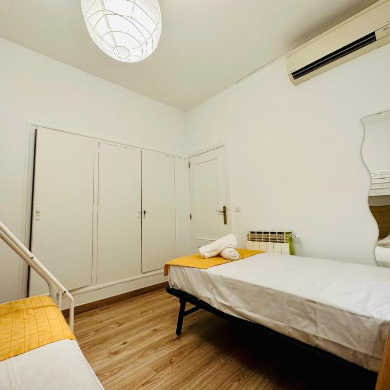 Economic Rooms in Madrid Downtown - Economy Quadruple Room - 3