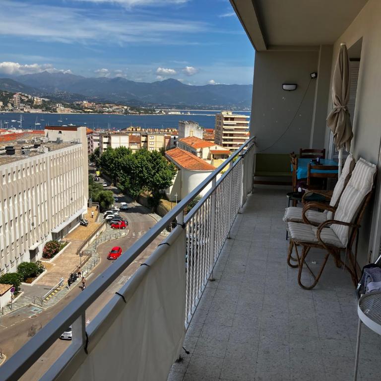 Très bel appartement avec terrasse de 87m2 avec une superbe vue panoramique sur la baie d Ajaccio - Apartment mit 2 Schlafzimmern - 1