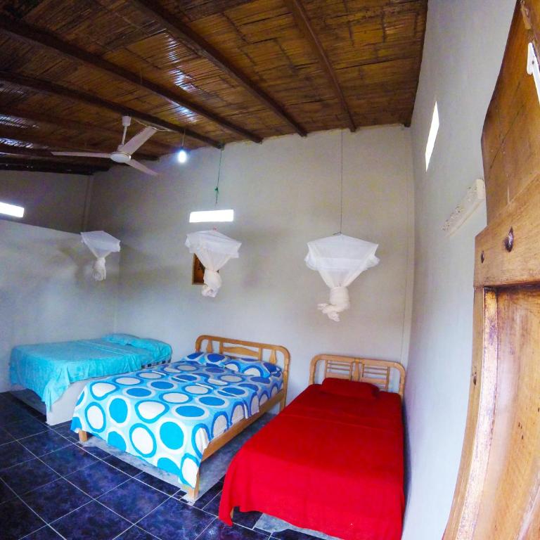 Montañita Garden Hostal - Standard Quadruple Room - 9