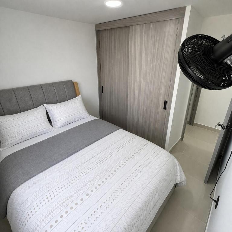 Caribbean Mist by Hilal, Seaview, Chill & Pool - Three-Bedroom Apartment with Balcony - 13