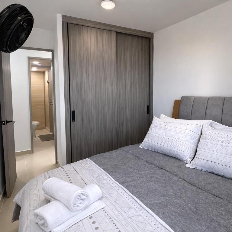 Caribbean Mist by Hilal, Seaview, Chill & Pool - Three-Bedroom Apartment with Balcony - 16