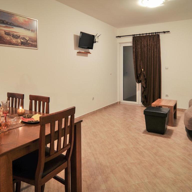 Apartments Samardžić - One-Bedroom Apartment with Terrace (5 Adults) - 8