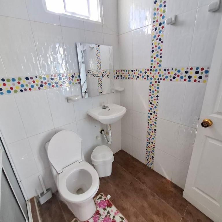 Apartamento Familiar con Aire y WiFi a 9 Minutos walking Playa Spratt Bight - Apartamento de 3 dormitorios - 16