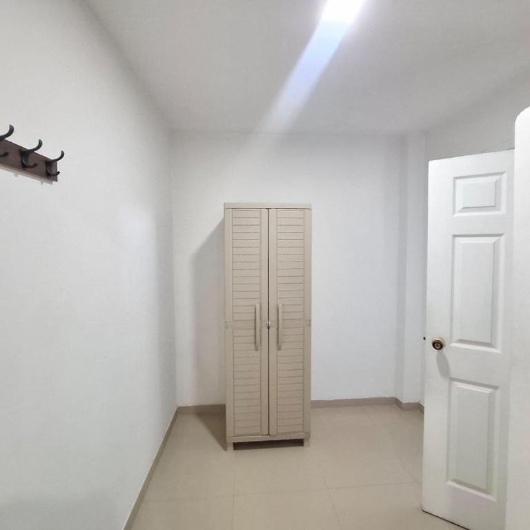 Apartamento Familiar con Aire y WiFi a 9 Minutos walking Playa Spratt Bight - Apartamento de 3 dormitorios - 7